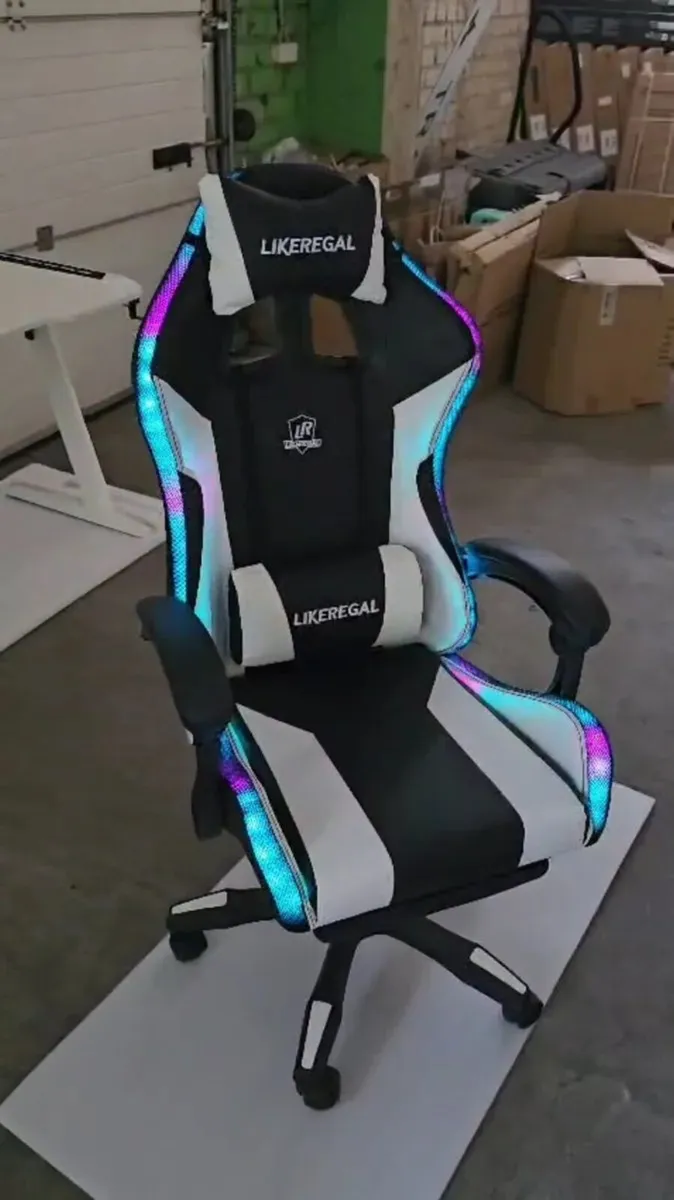 Gaming-pc-chair with-led-lights and speakers - Image 2