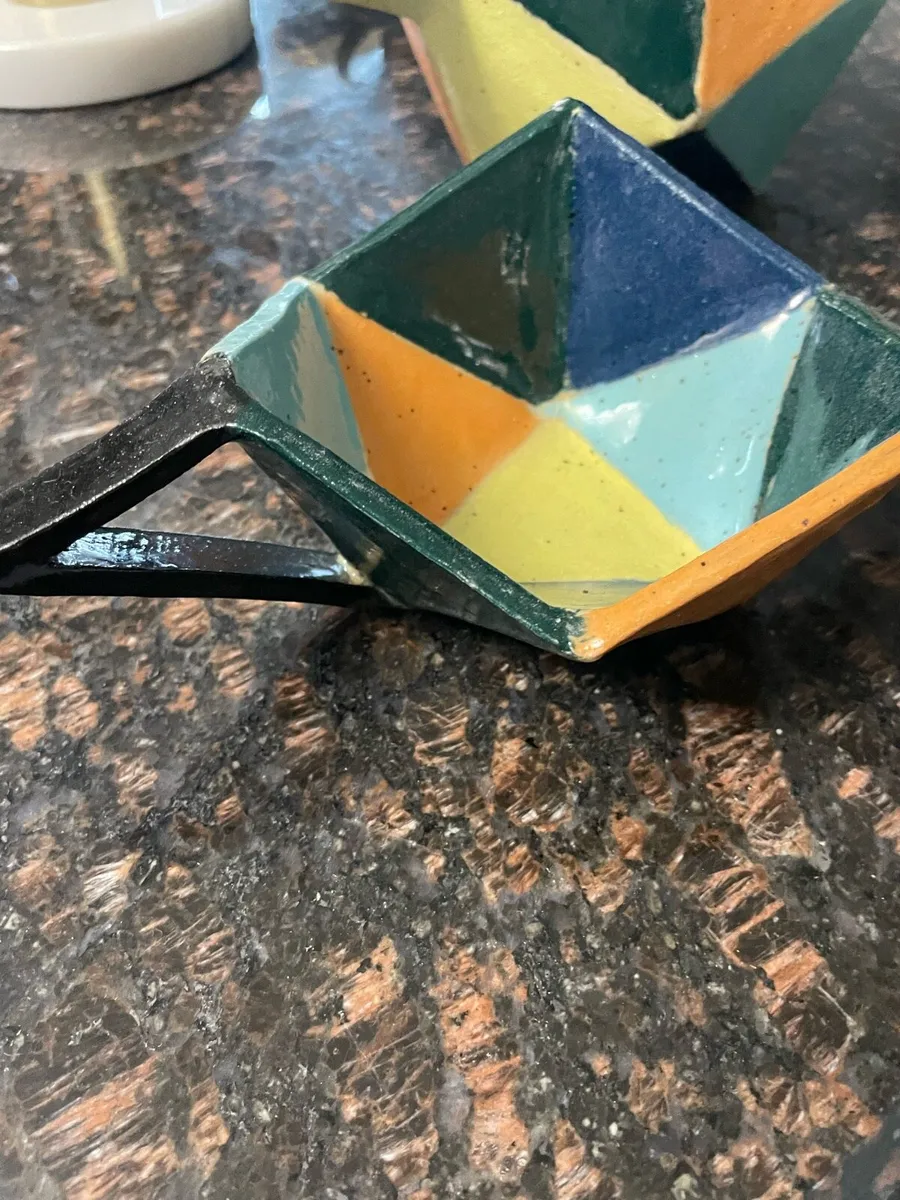 Ceramic art tea pot and 2 cups - Image 4