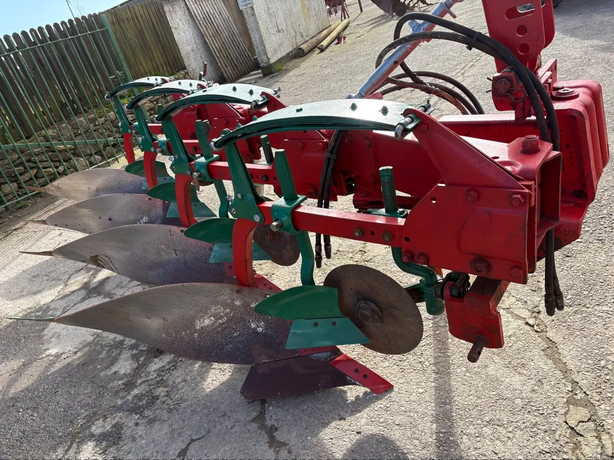 Kverneland AD Hyd Vari Width Plough - Image 3