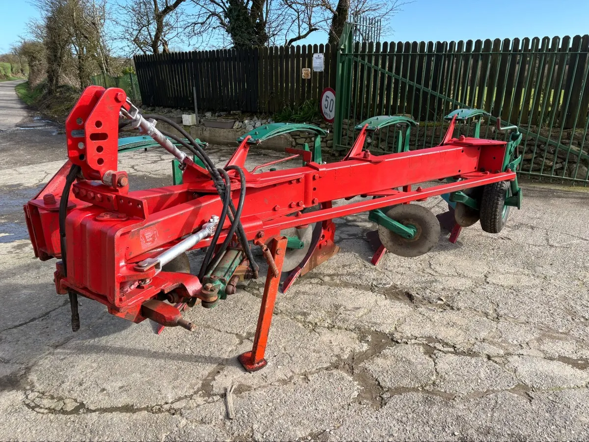 Kverneland AD Hyd Vari Width Plough - Image 4