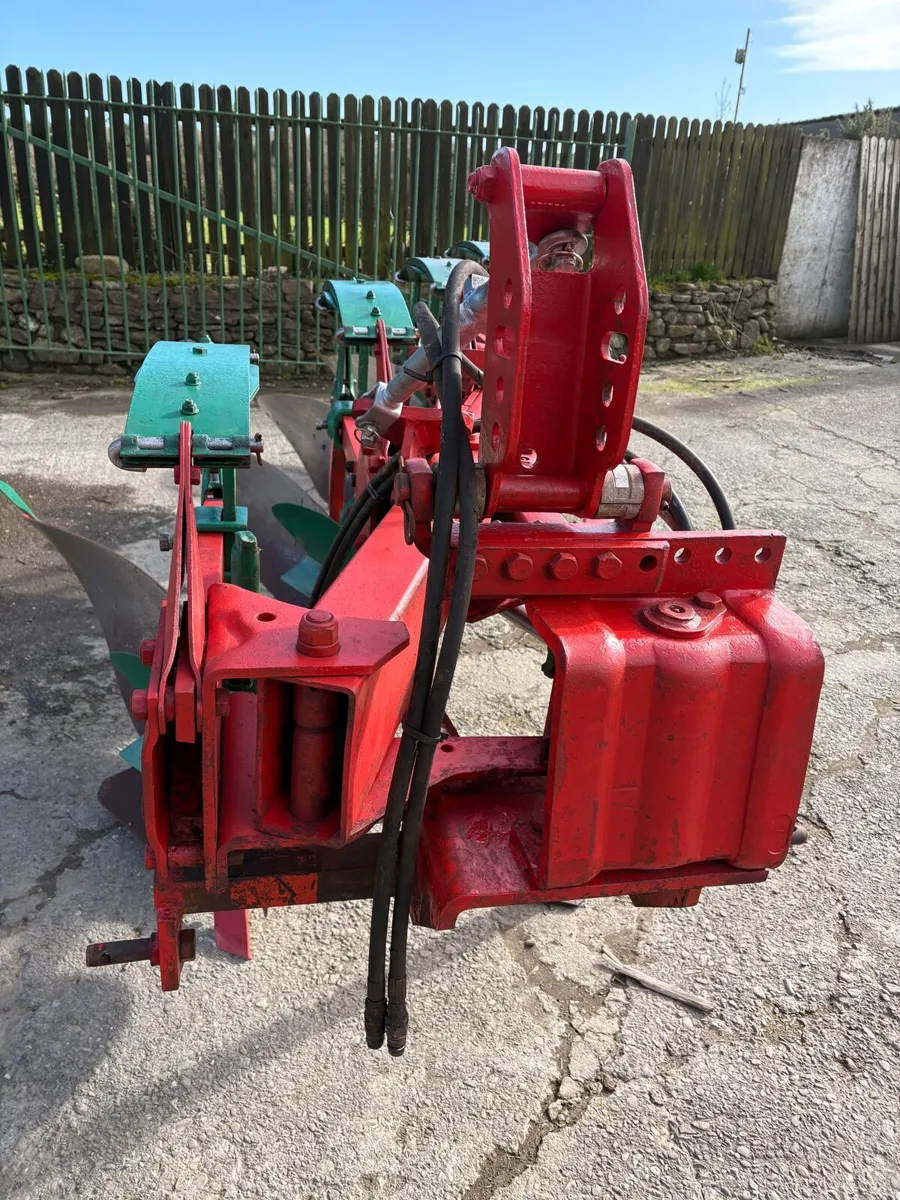 Kverneland AD Hyd Vari Width Plough - Image 1