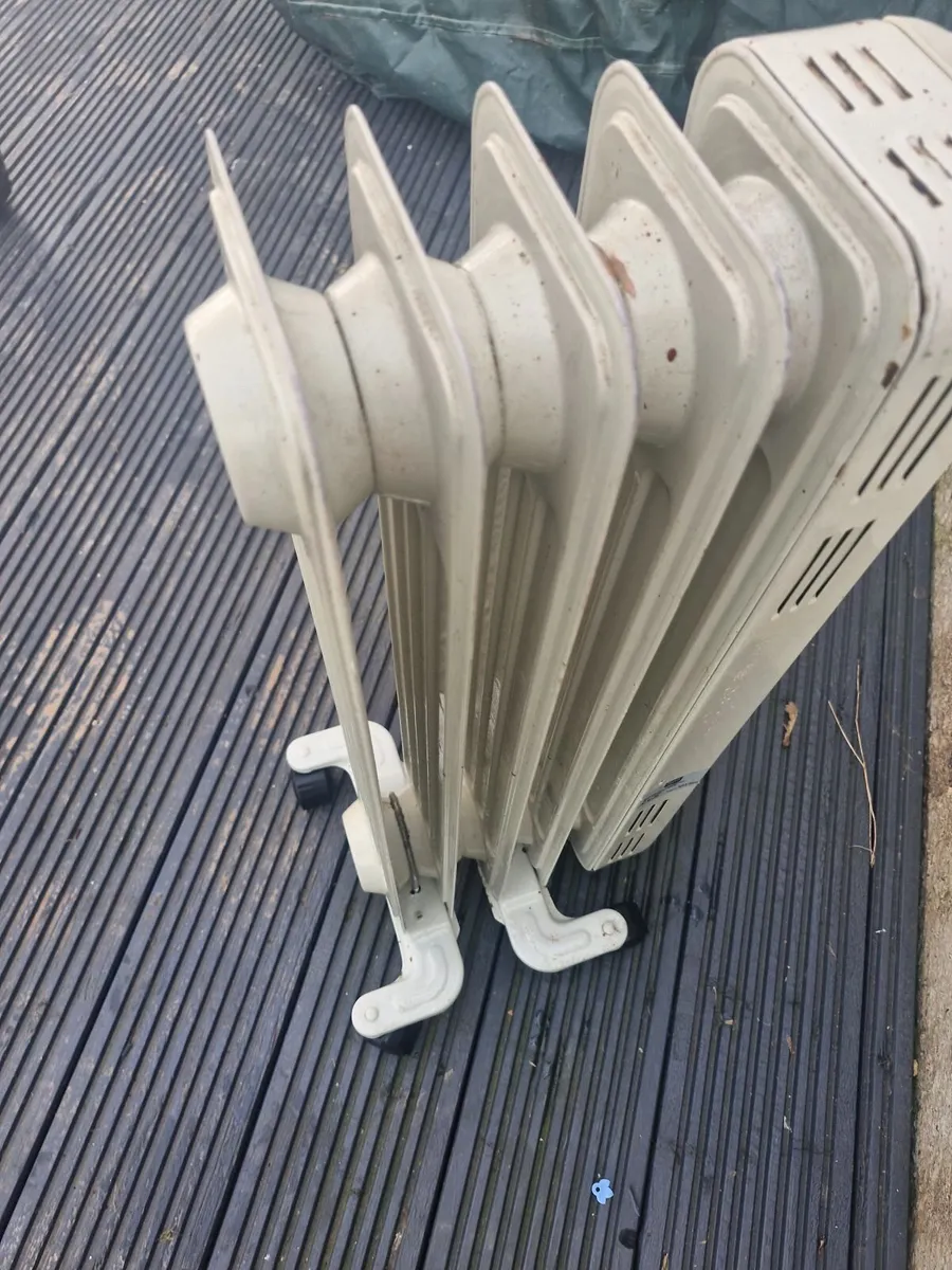 Argos Value Range oil-filled radiator (Model: HD90 - Image 1