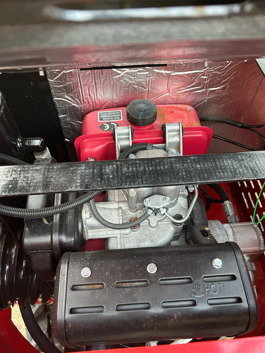 NEW 2025 JPC HT1.2 Mini Digger - Image 3