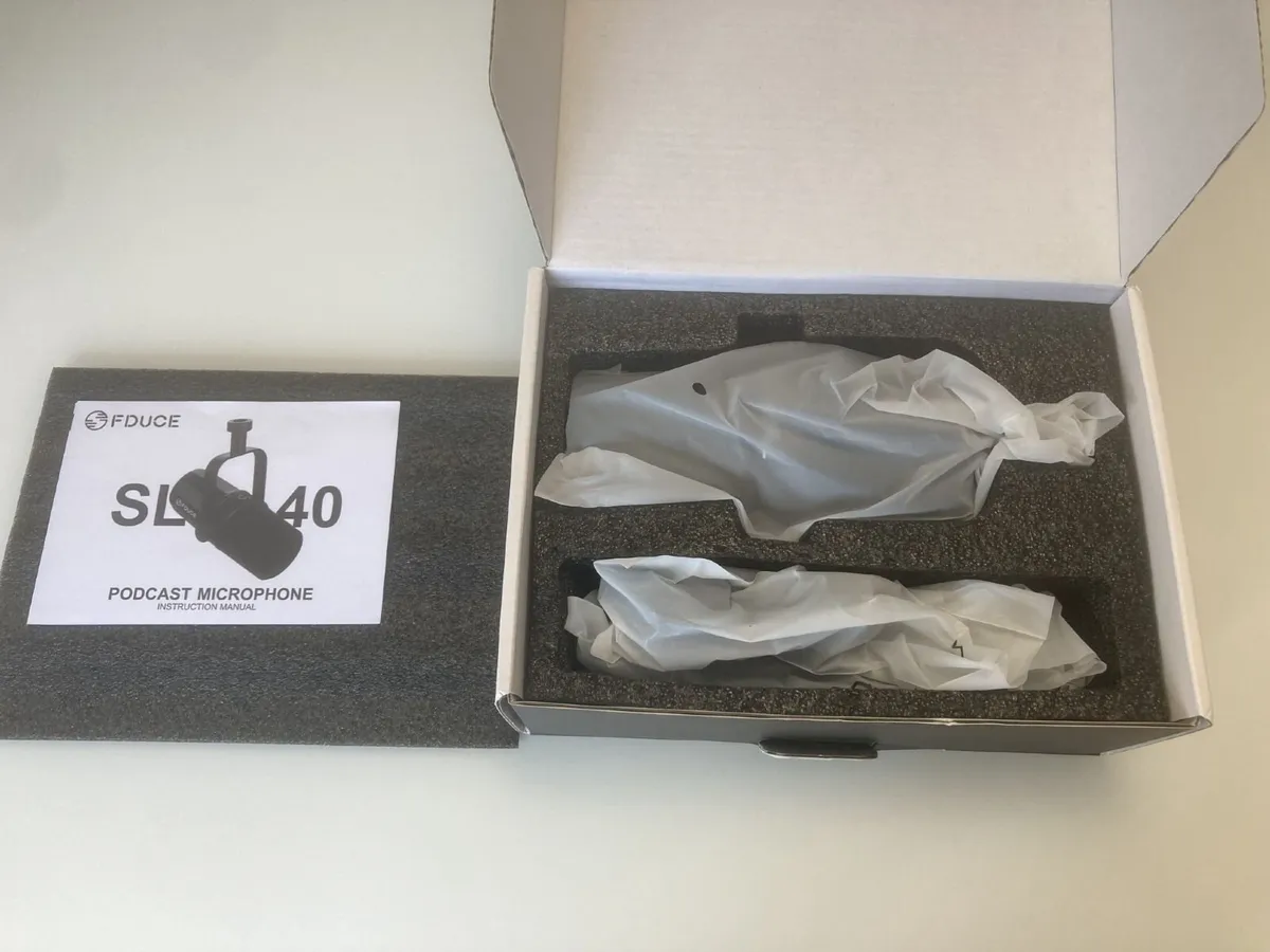 FDUCE SL40 Dynamic Microphone for Podcasting etc. - Image 2