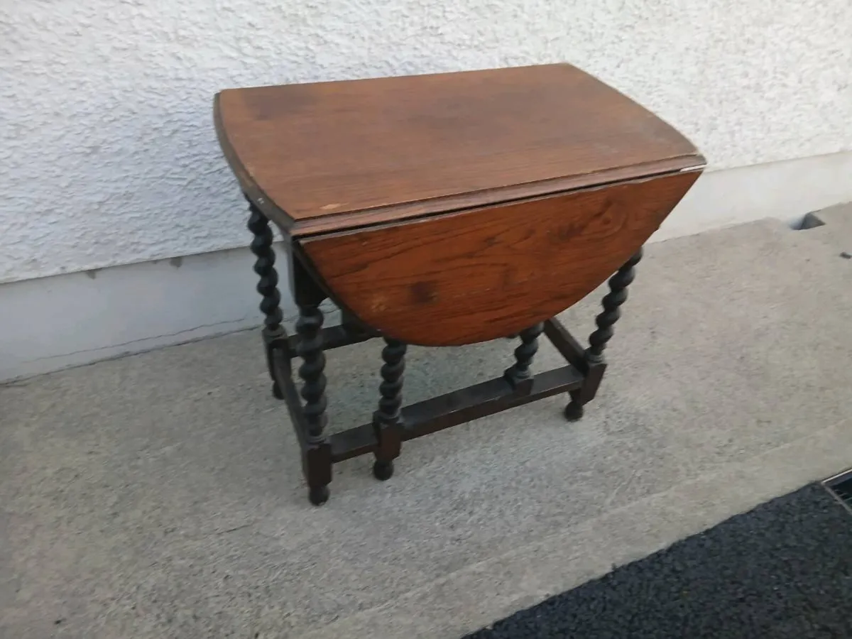 Early 20th Century Oak Drop Leaf Table - Image 1