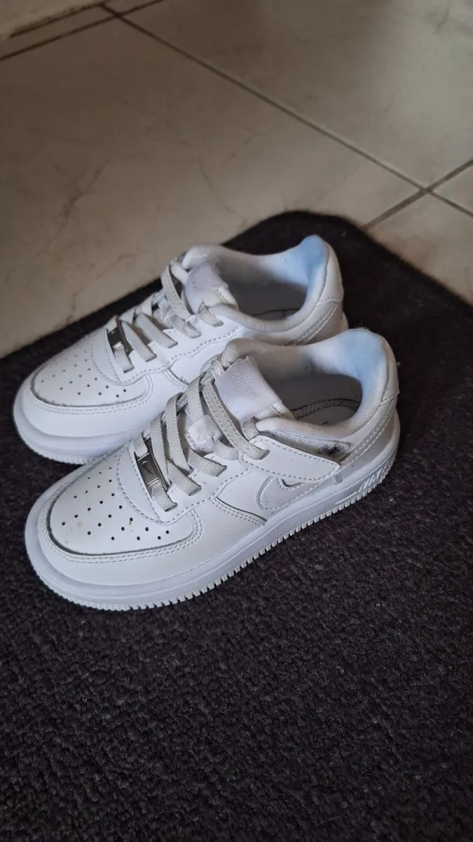 Nike size 10.5 kids - Image 1