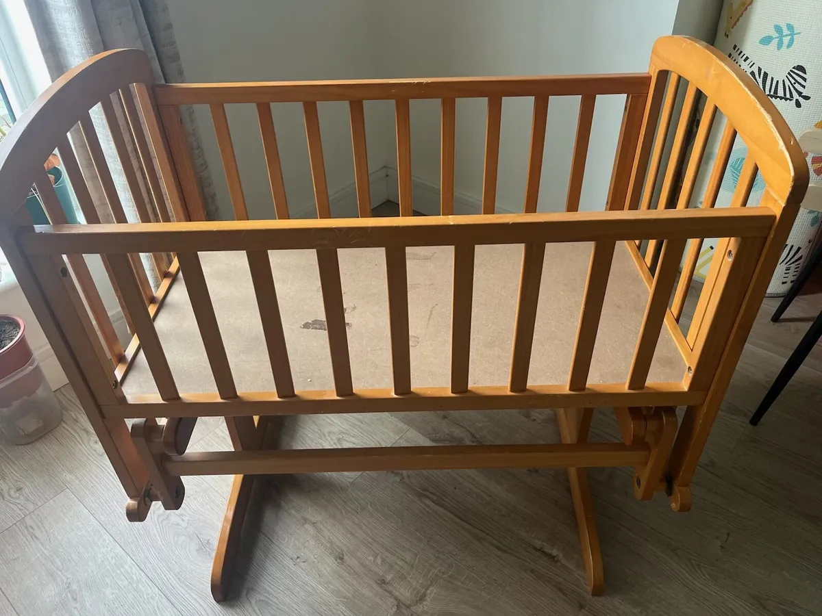 Swinging crib - Image 2