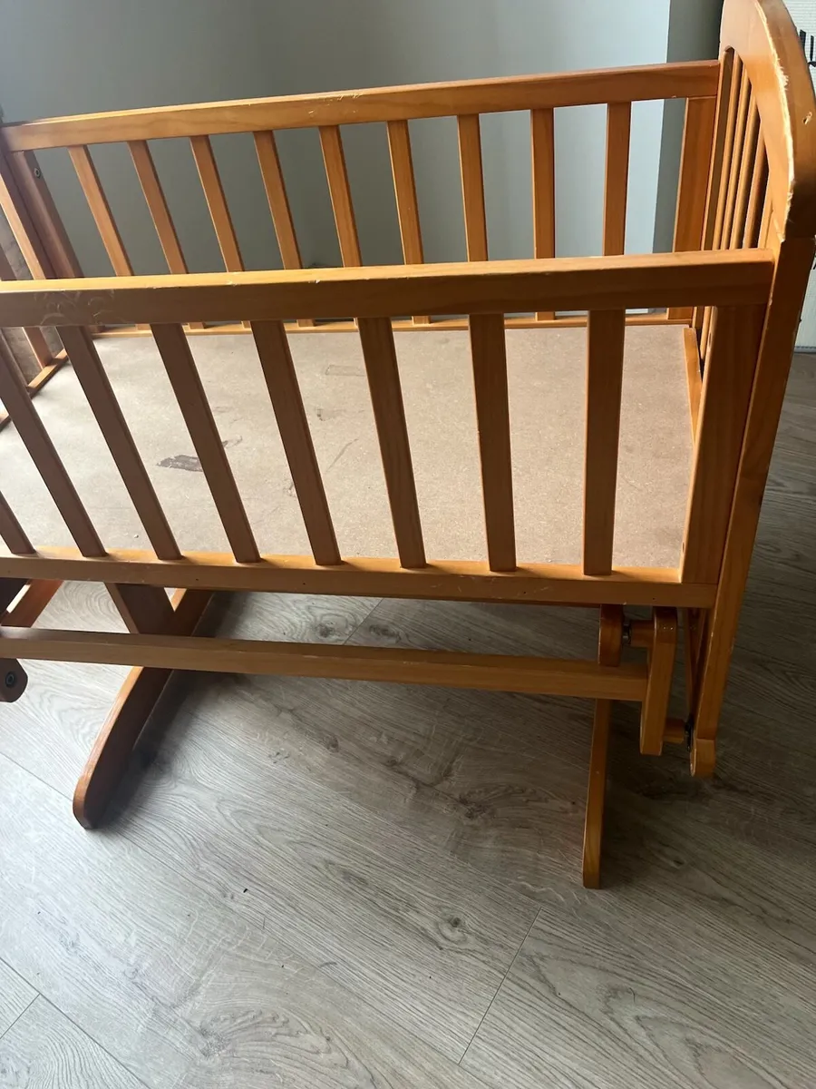 Swinging crib - Image 3
