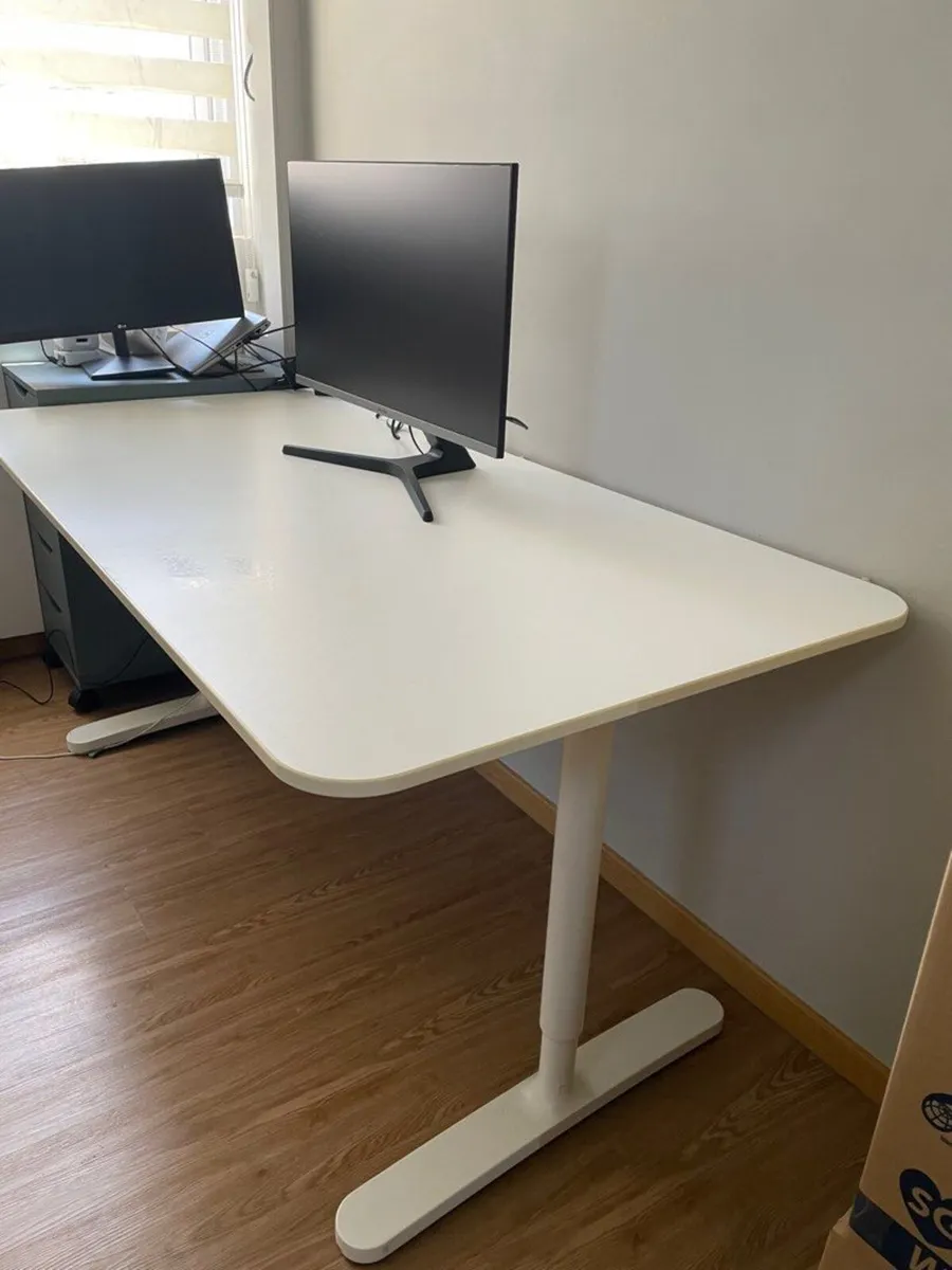 IKEA BEKANT Desk. Electric