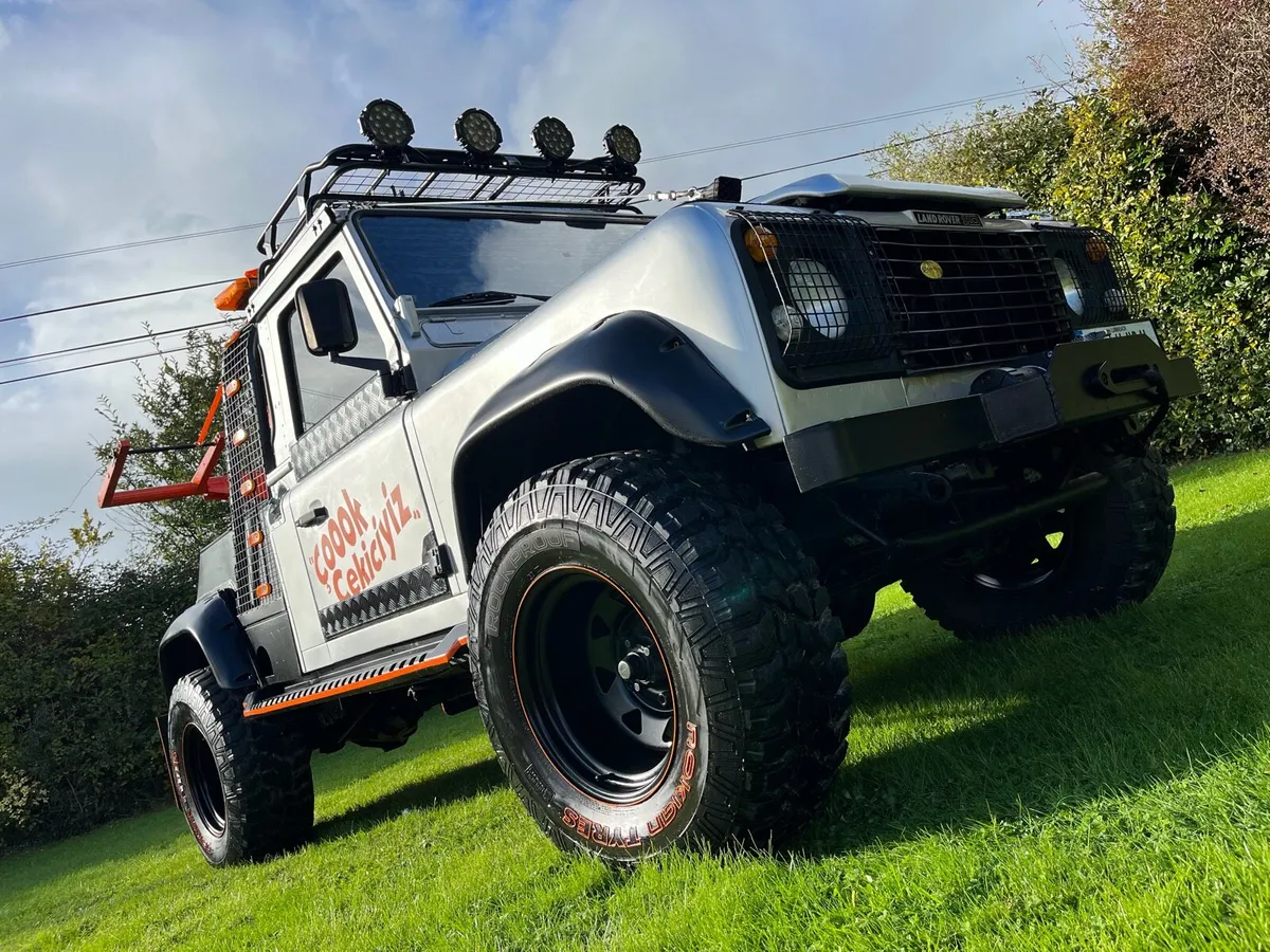 🔥1991 LandRover Defender Recovery🔥 - Image 2