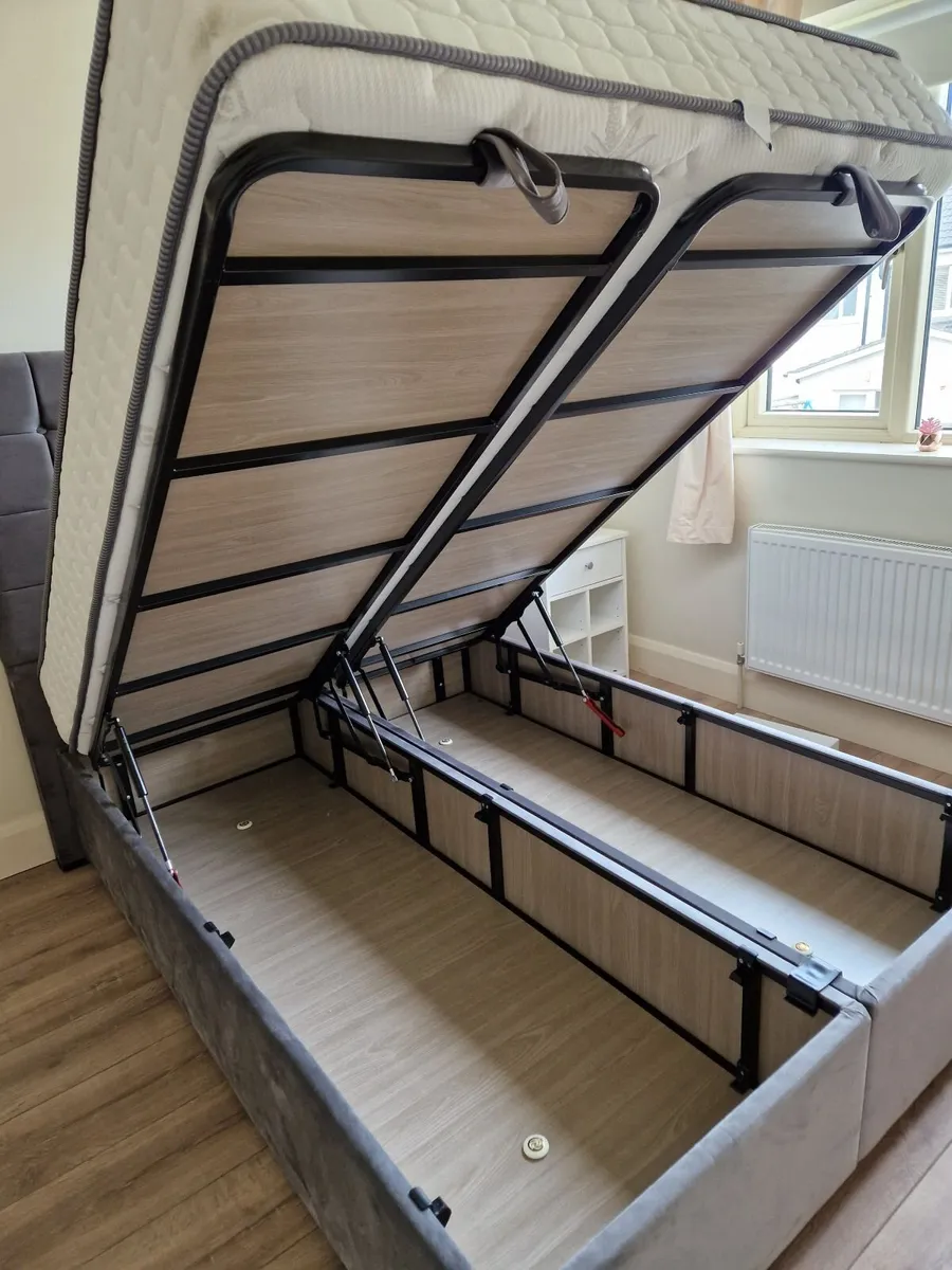 Double bed - Image 1