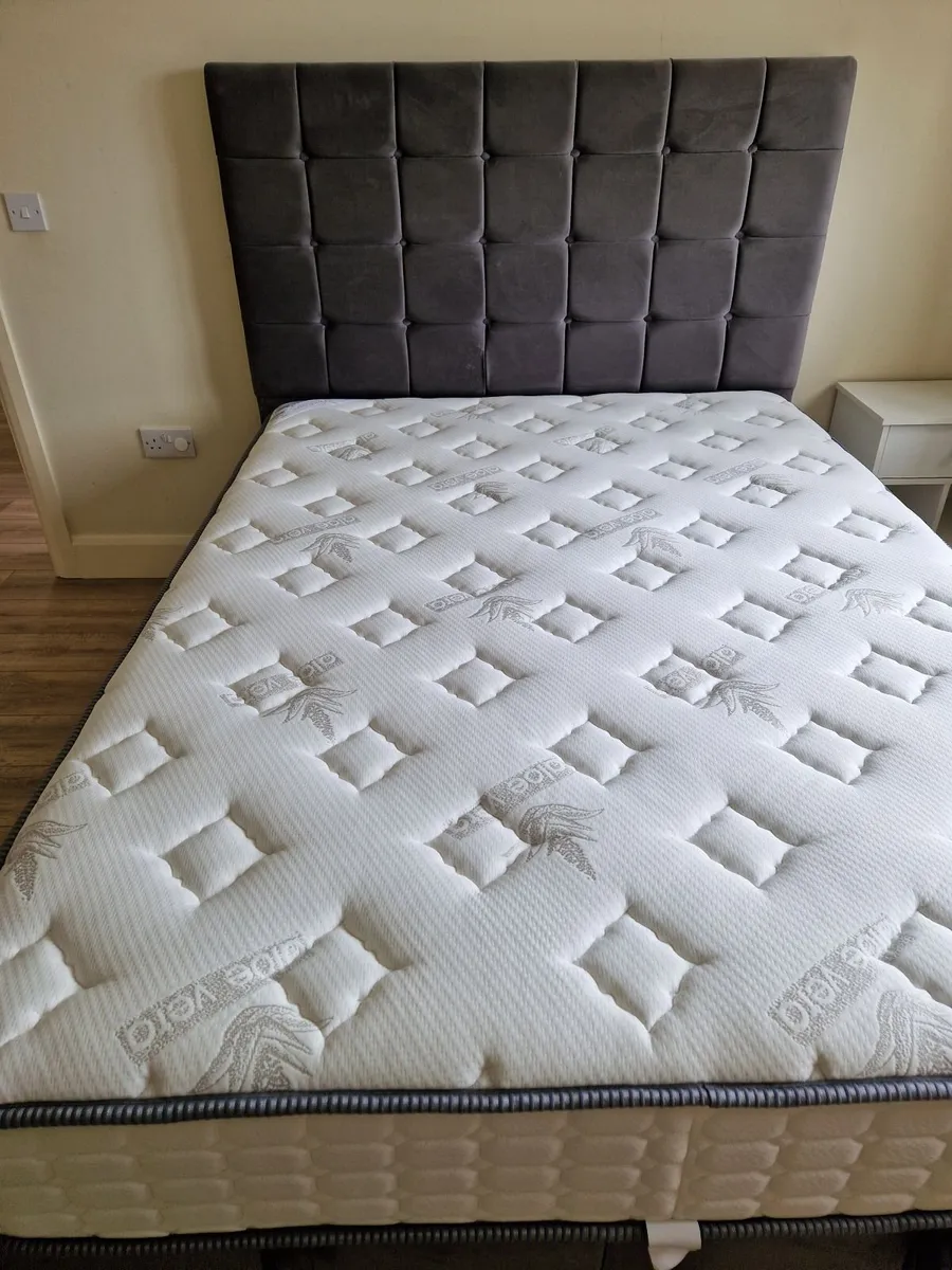 Double bed - Image 2