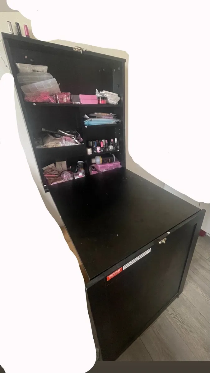 Foldable mounted wall desk - Image 1