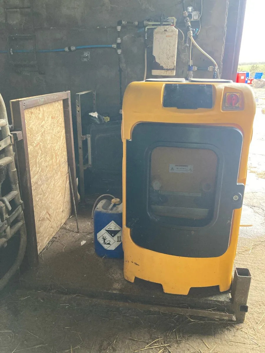 HIRE JFC Automatic Calf Feeder - Image 2