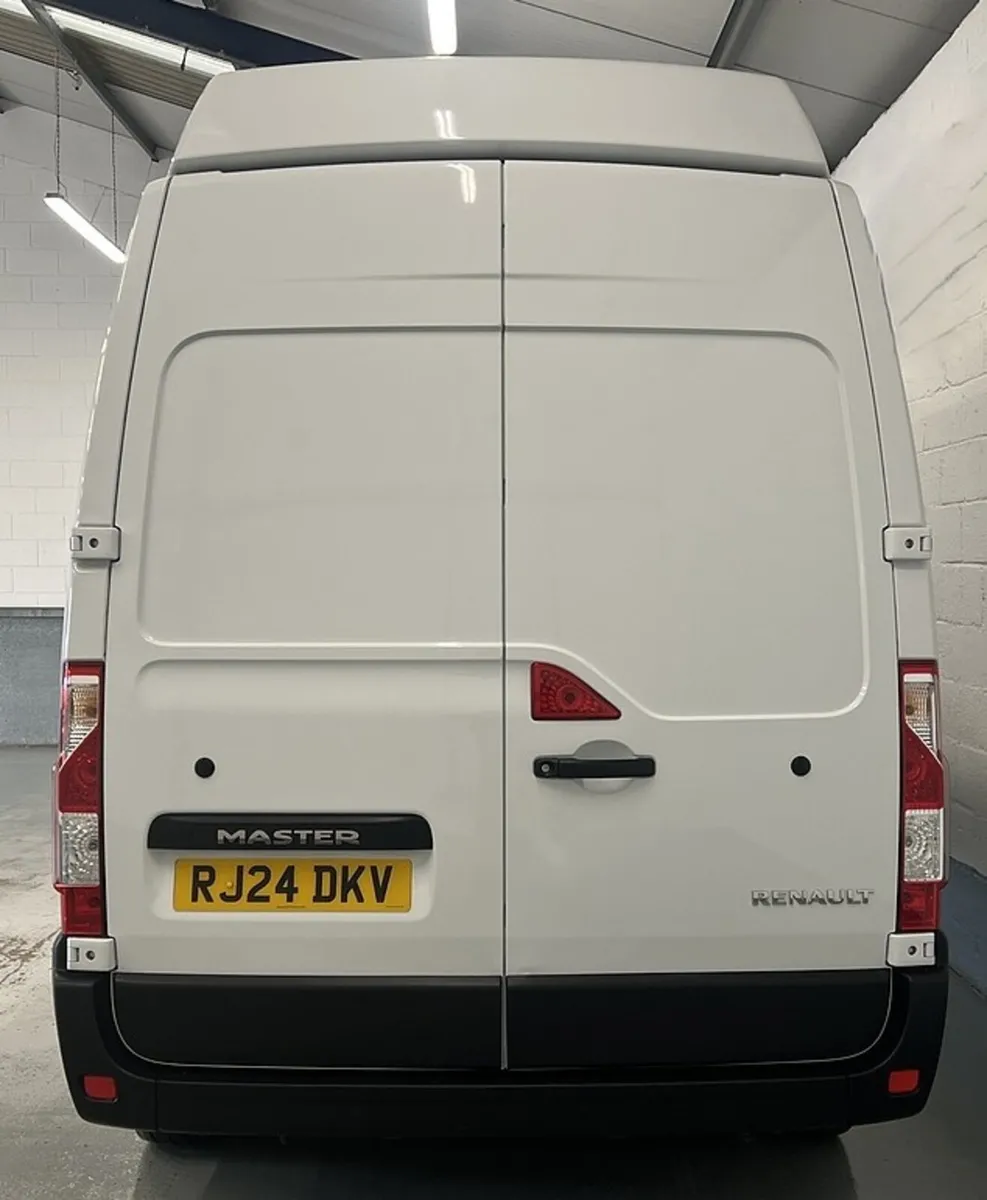 2024 Renault Master High Roof Panel Van - Image 3