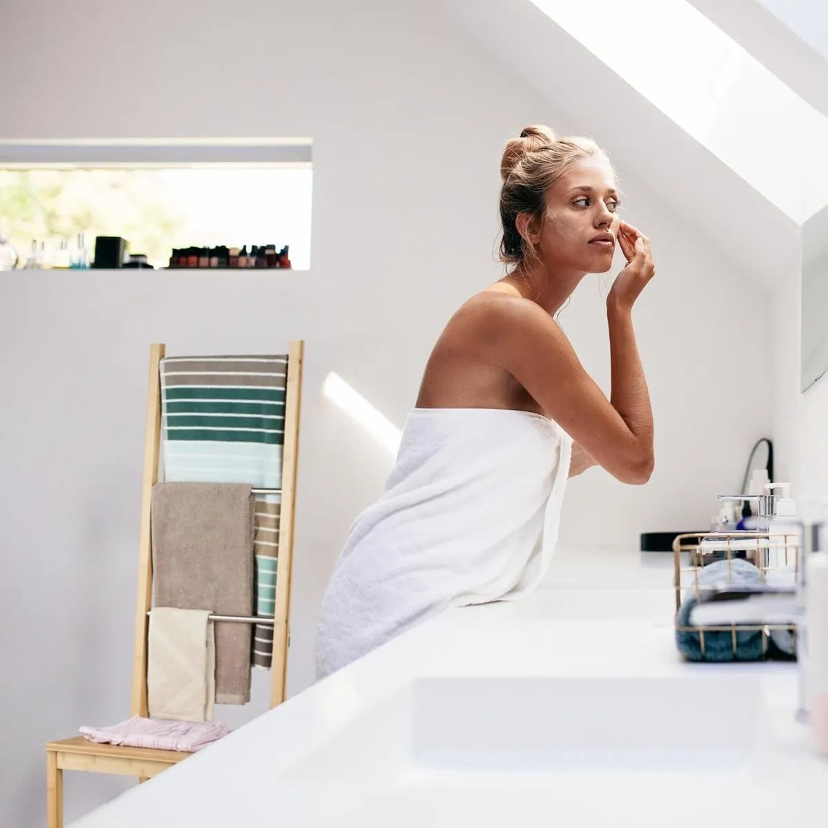 Valet Chair Clothes Stand No Wrinkles Bamboo - Image 4