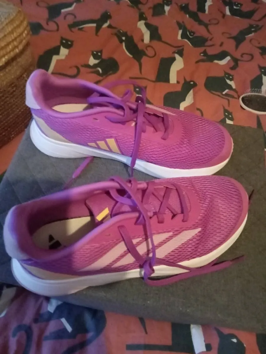 Ladies Adidas trainers size 5.5 - Image 1