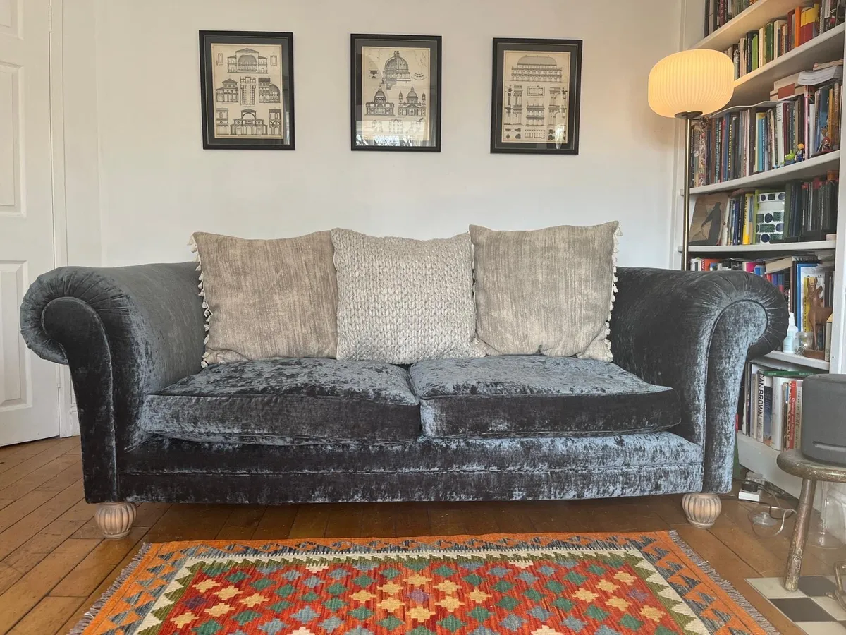 Tetrad sofa - Image 1