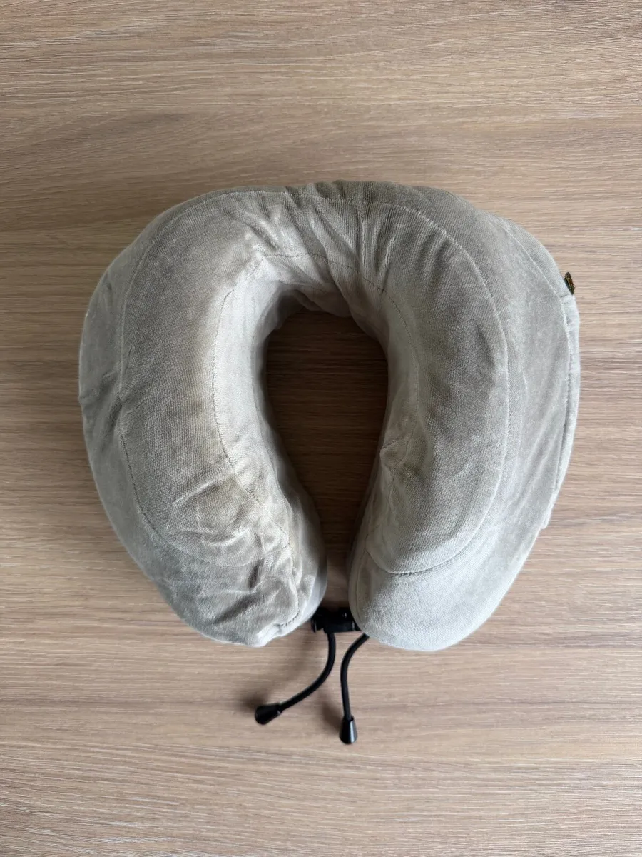 Cabeau Travel Neck Pillow - Image 2