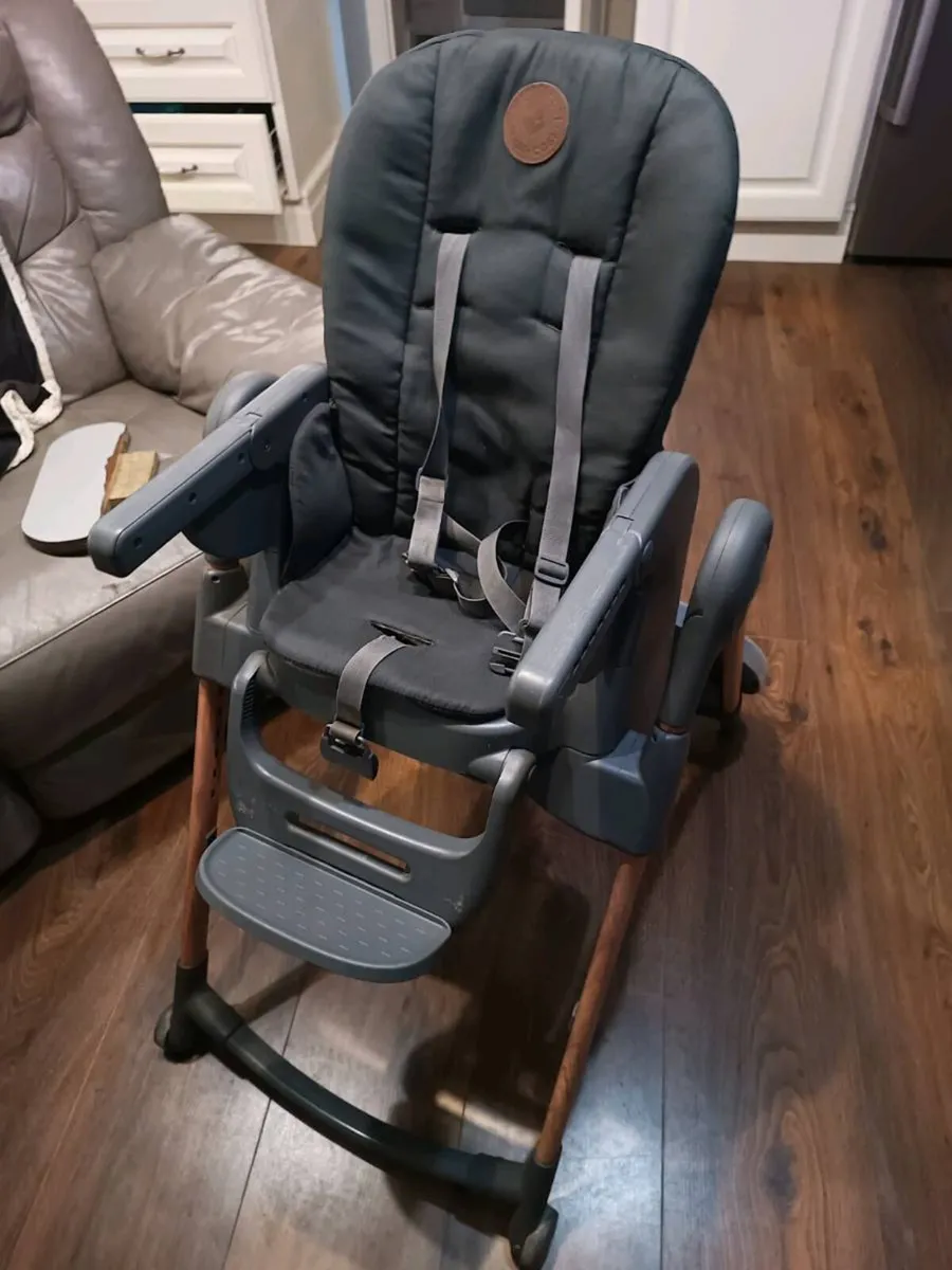 High chair - Image 1