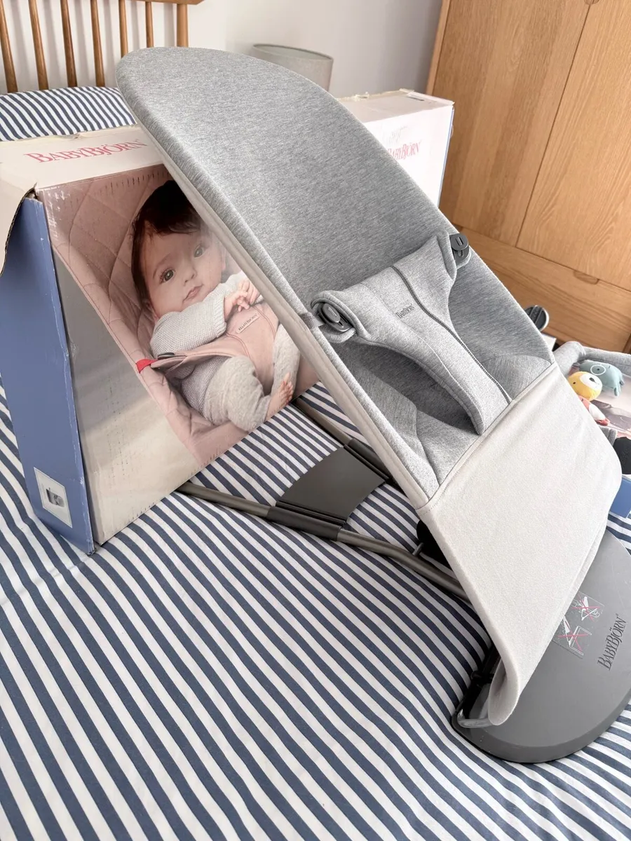 Babybjorn bouncer with two toy bars - Image 4