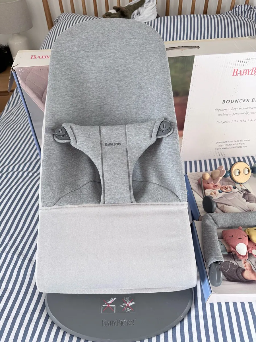 Babybjorn bouncer with two toy bars - Image 3