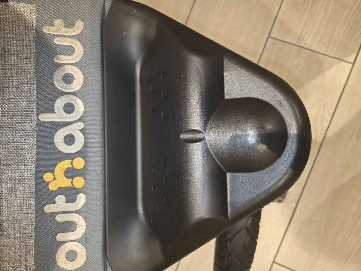 Out N About Single stroller very clean - Image 4