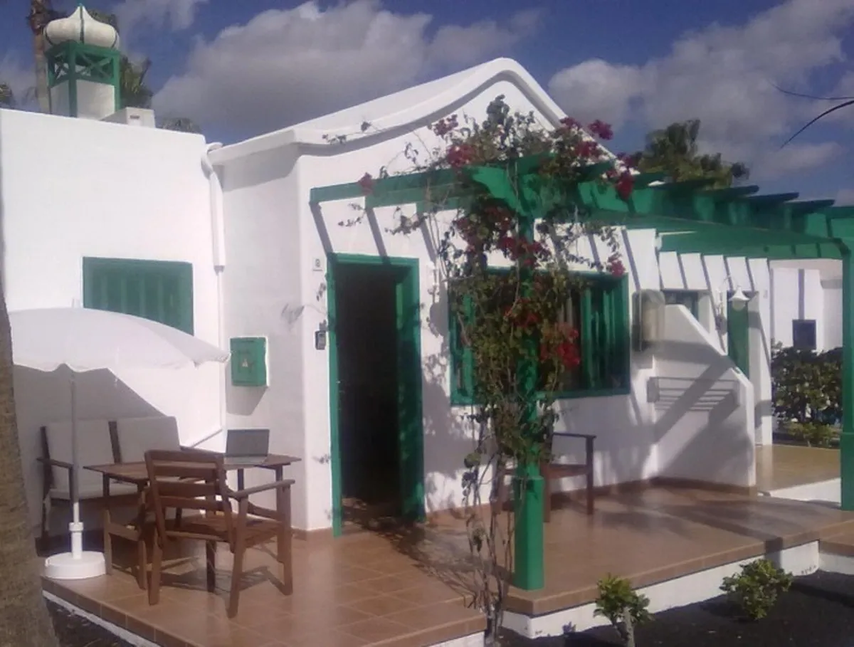 Beachside Bungalow Puerto del Carmen Lanzarote - Image 1