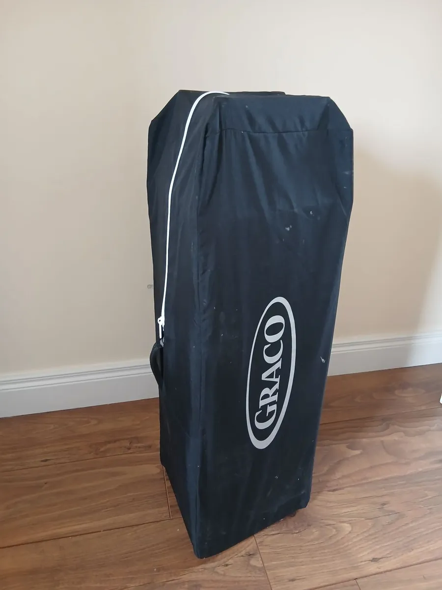 Travel cot - Image 2