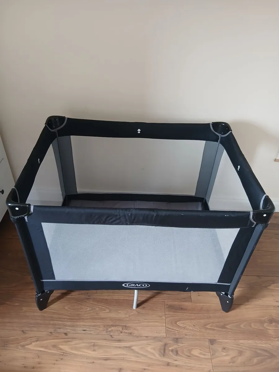 Travel cot - Image 1