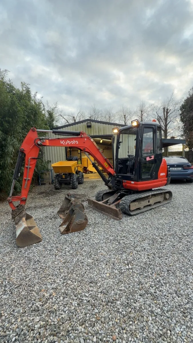 Kubota 2.6t Mini Digger - Image 1