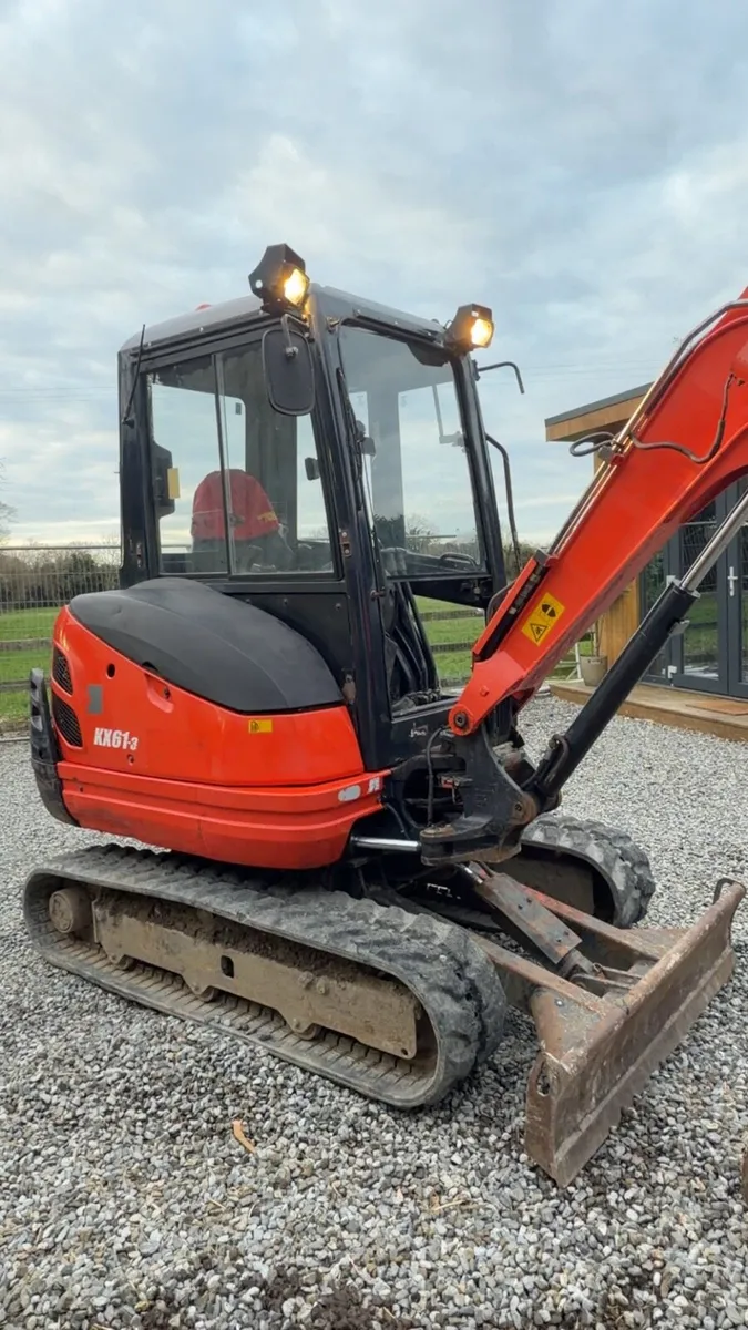 Kubota 2.6t Mini Digger - Image 3