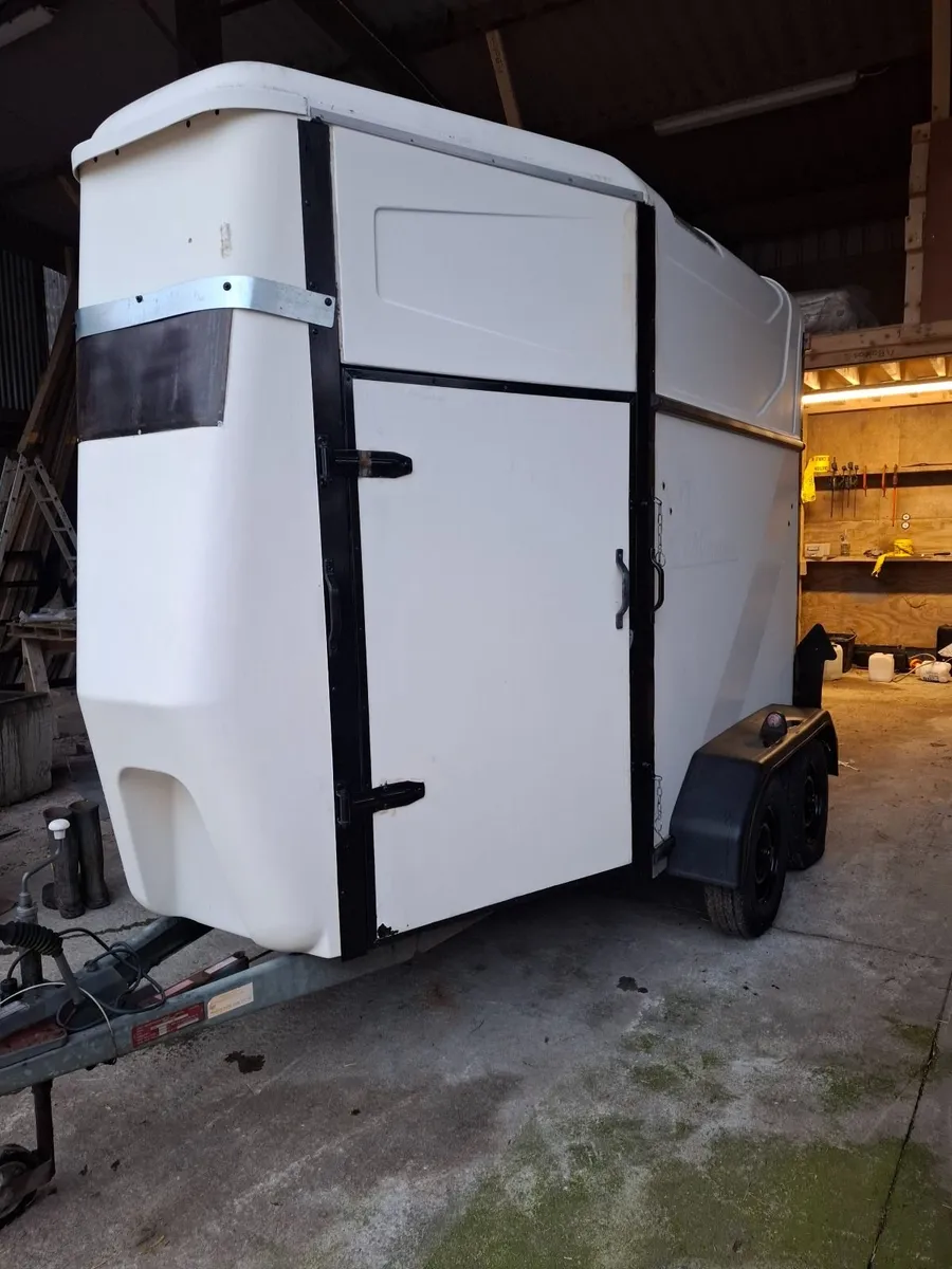 Horse box - Image 2