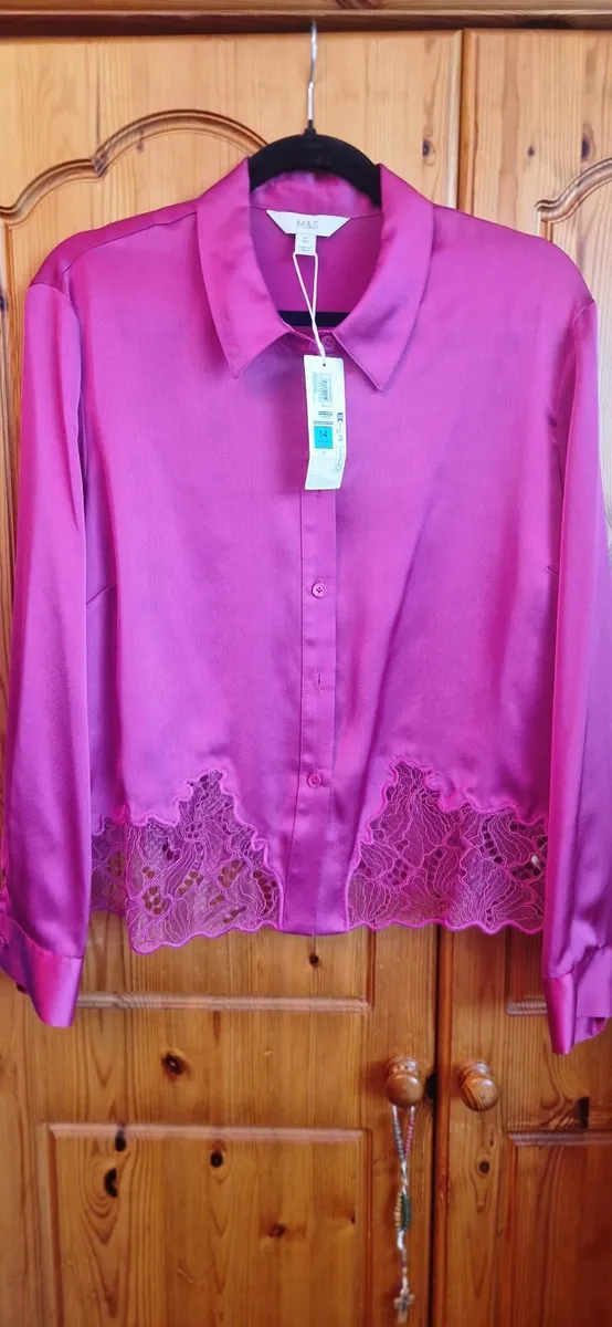 Marks and spencer top. Never worn. Paid 54euro - Image 2