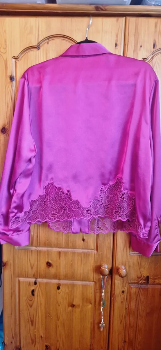 Marks and spencer top. Never worn. Paid 54euro - Image 1