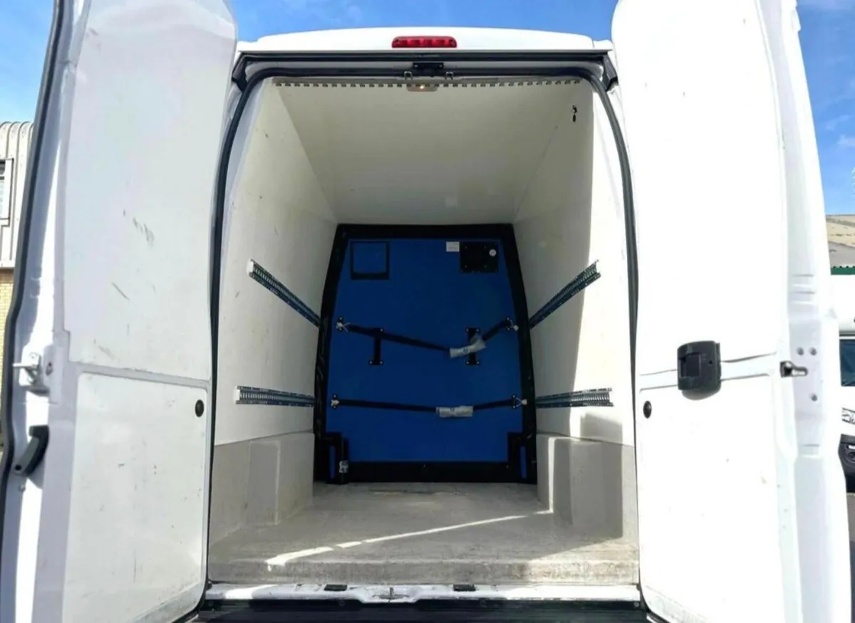 2023 Peugeot Boxer Refrigerated Van - Image 3