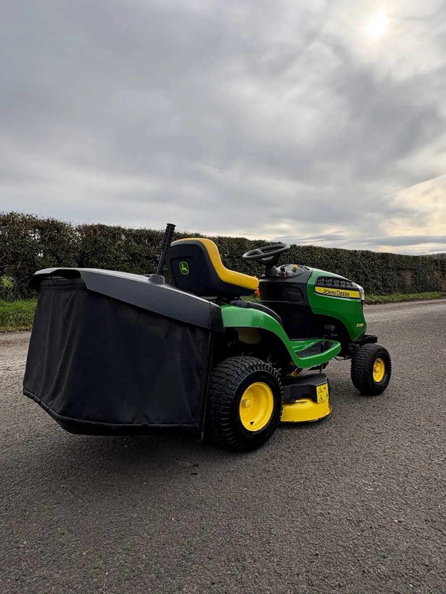 John Deere Ride on Lawnmower - Image 3