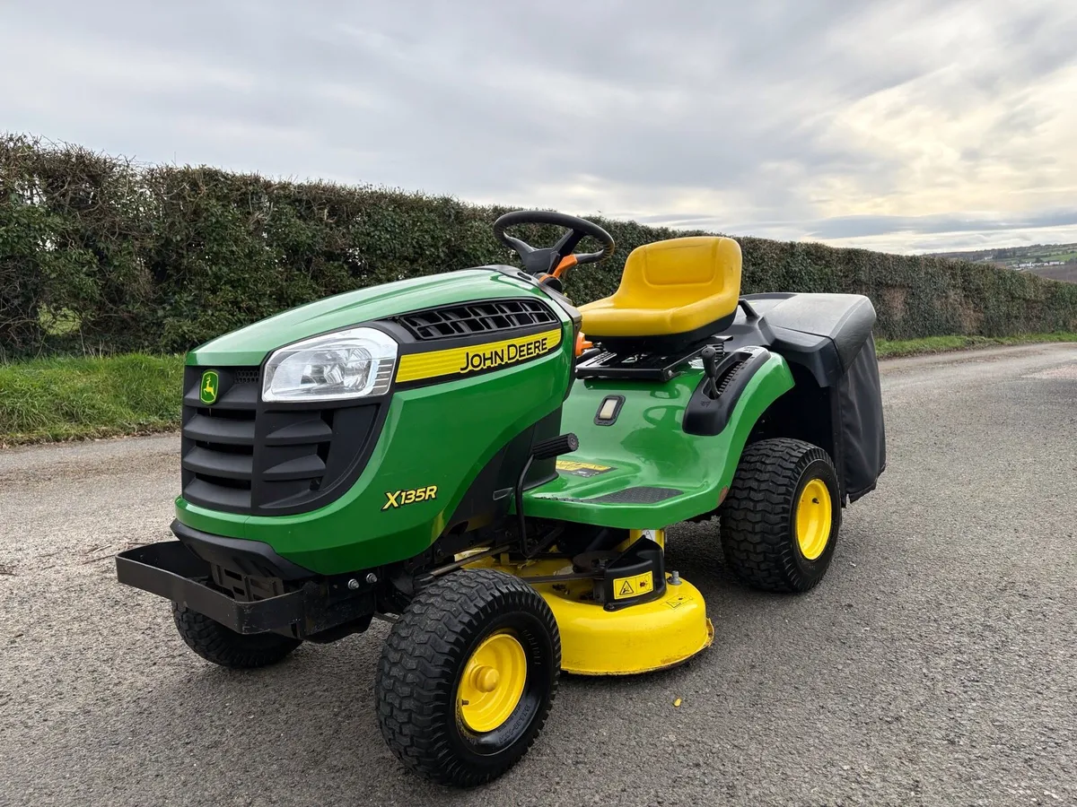John Deere Ride on Lawnmower - Image 4