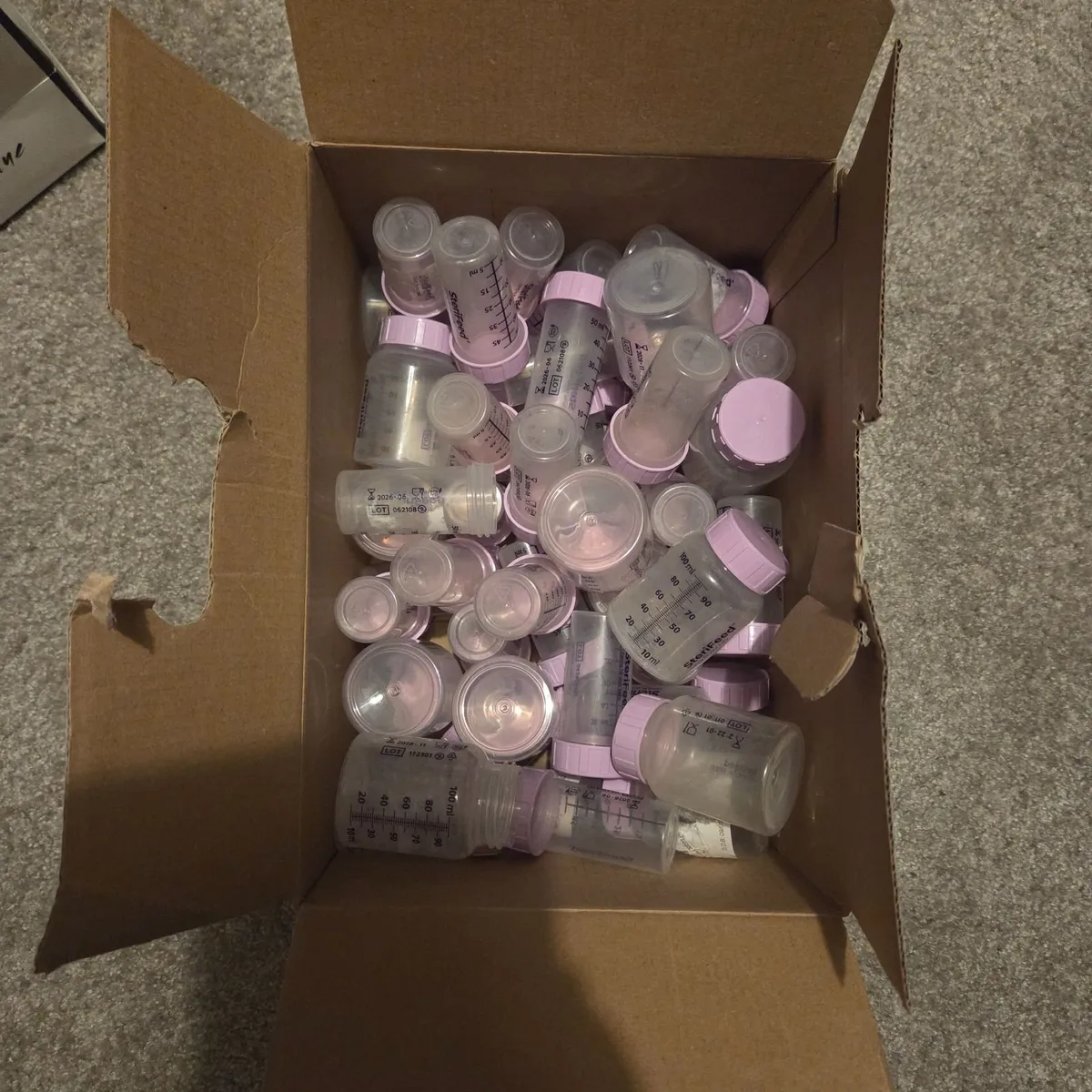 Breastfeeding baby milk containers