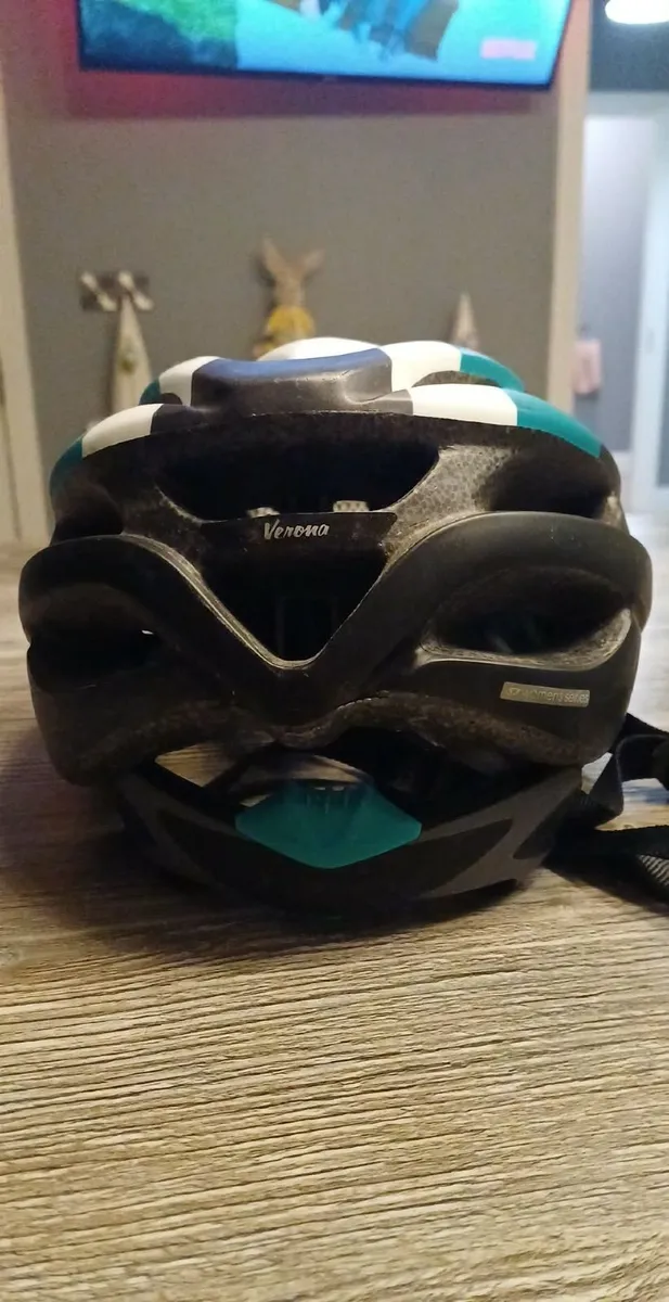 Cycling helmet - Image 1
