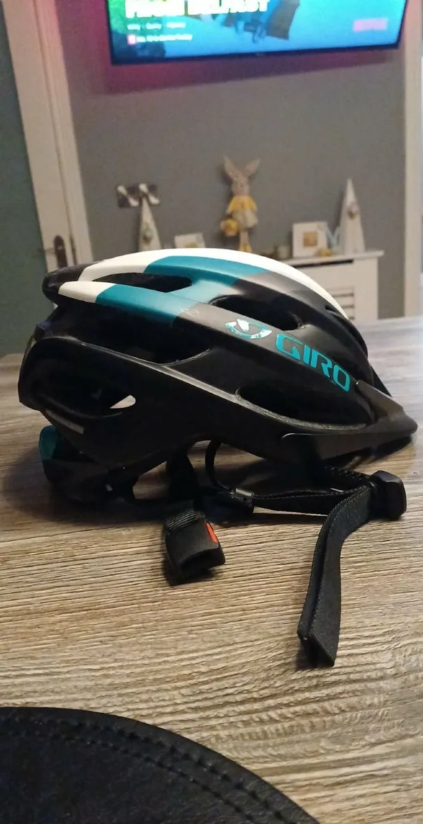 Cycling helmet - Image 2