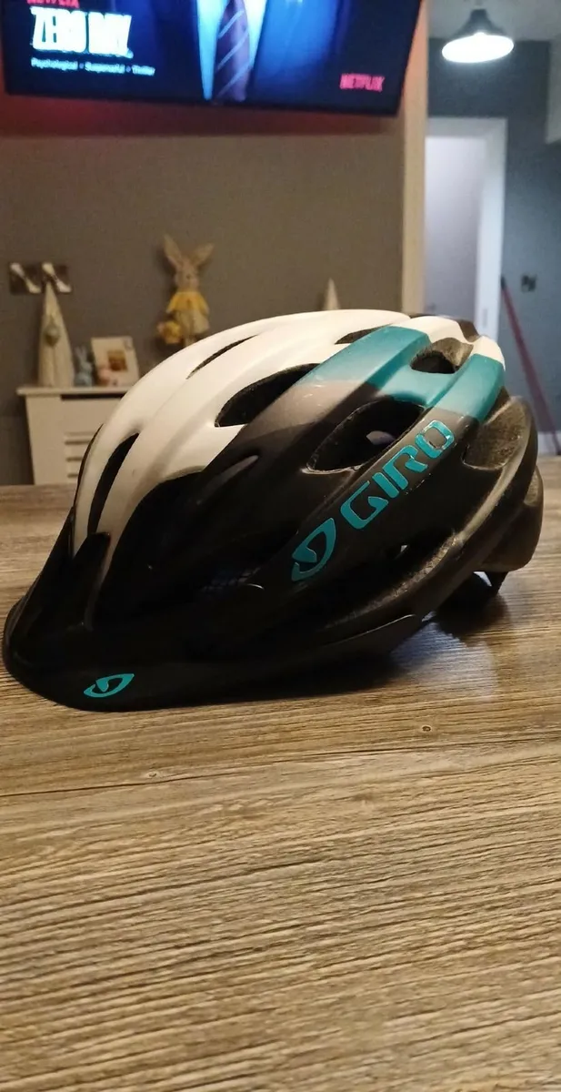 Cycling helmet - Image 3