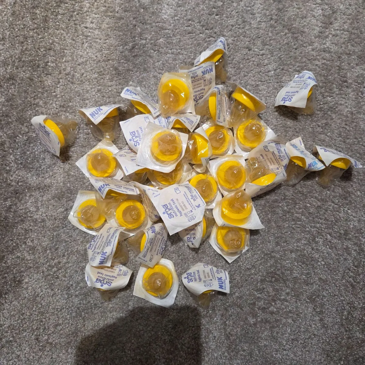 Baby bottle teets - Image 1