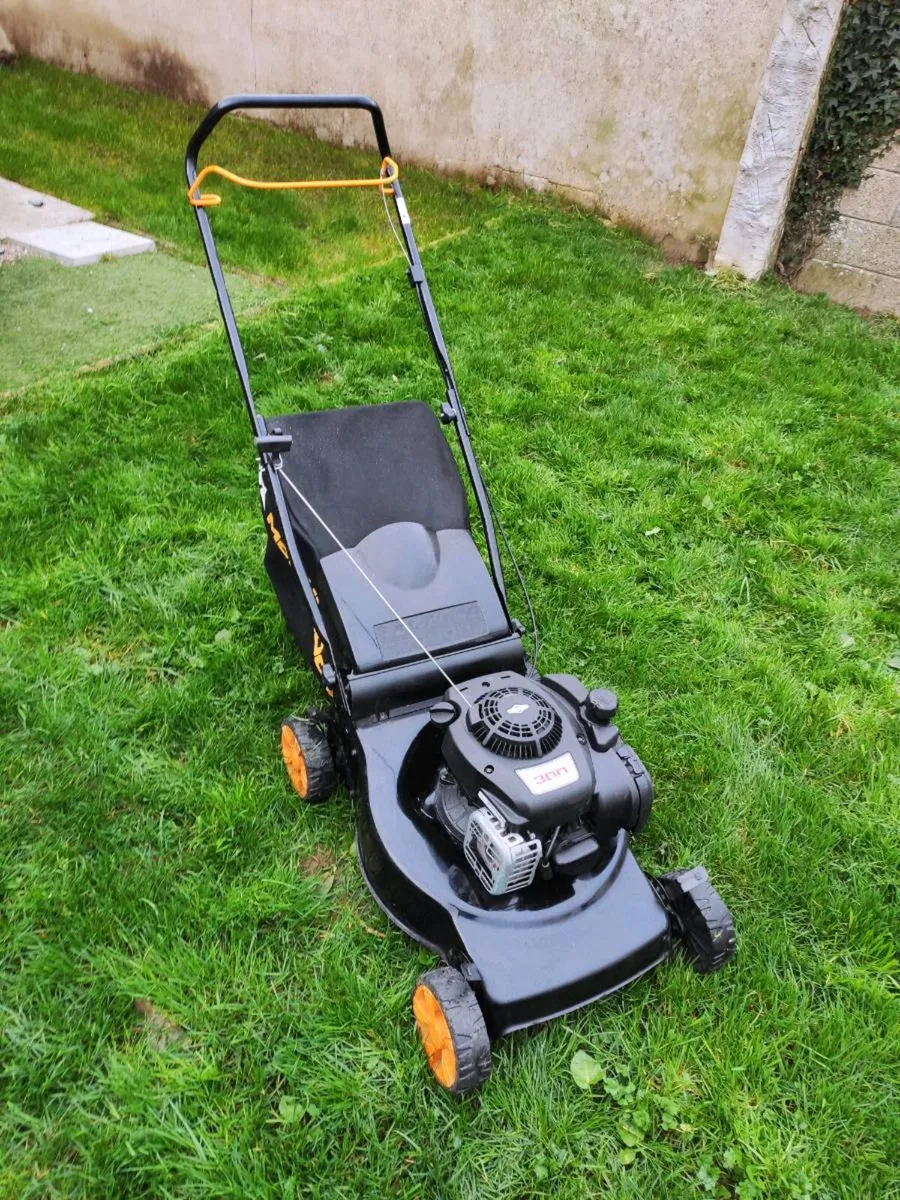McCulloch Briggs & Stratton 125cc engine 46in deck - Image 1