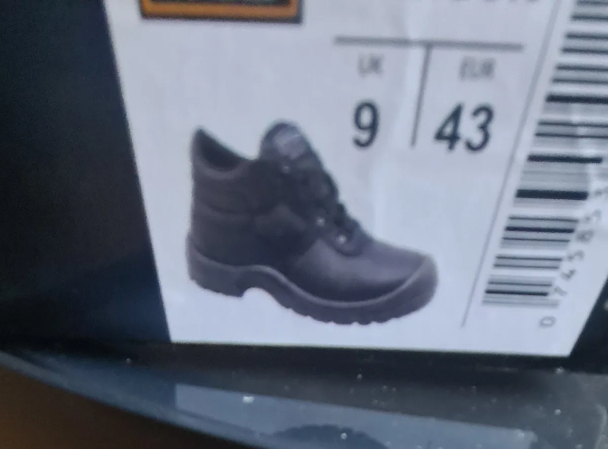 Size 9 safety boots - Image 3