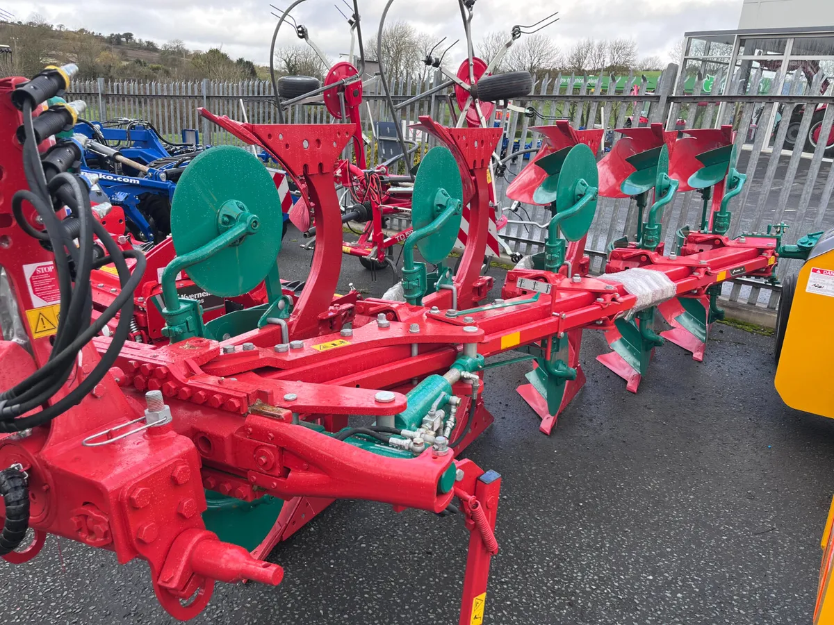 Kverneland ES5 Furrow Plough - Image 1
