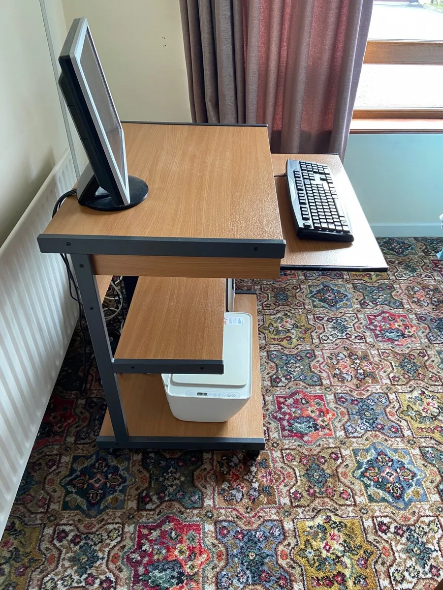 Computer desk - Image 3