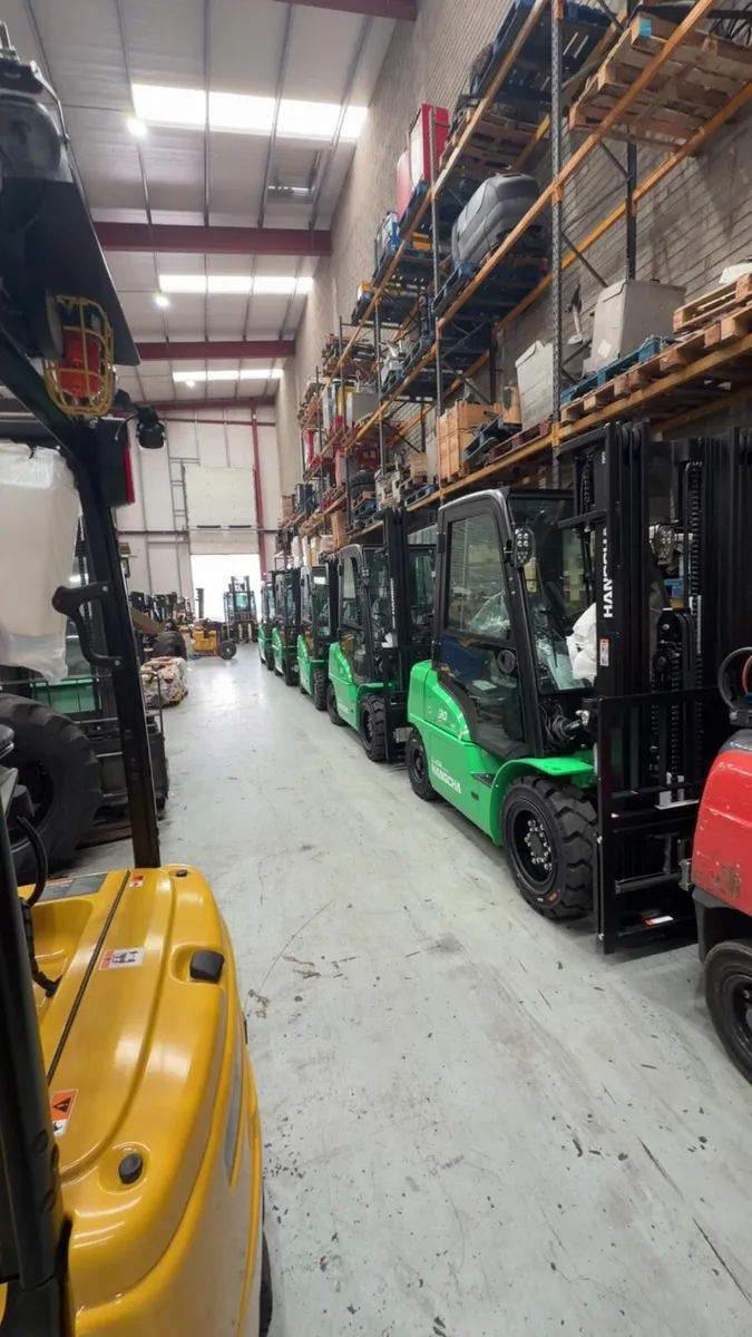 New lithium forklifts - Image 3