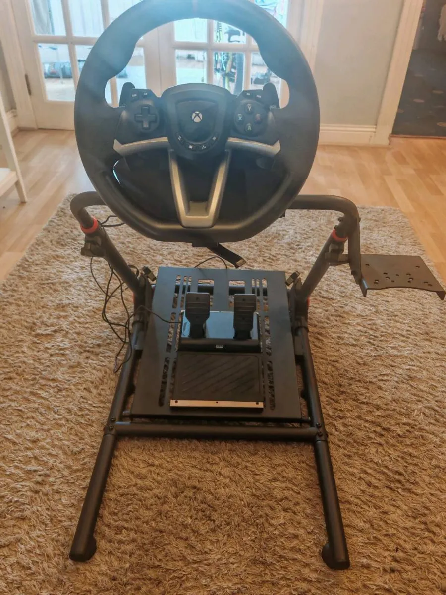 Xbox racing wheel & racing simulator base - Image 1