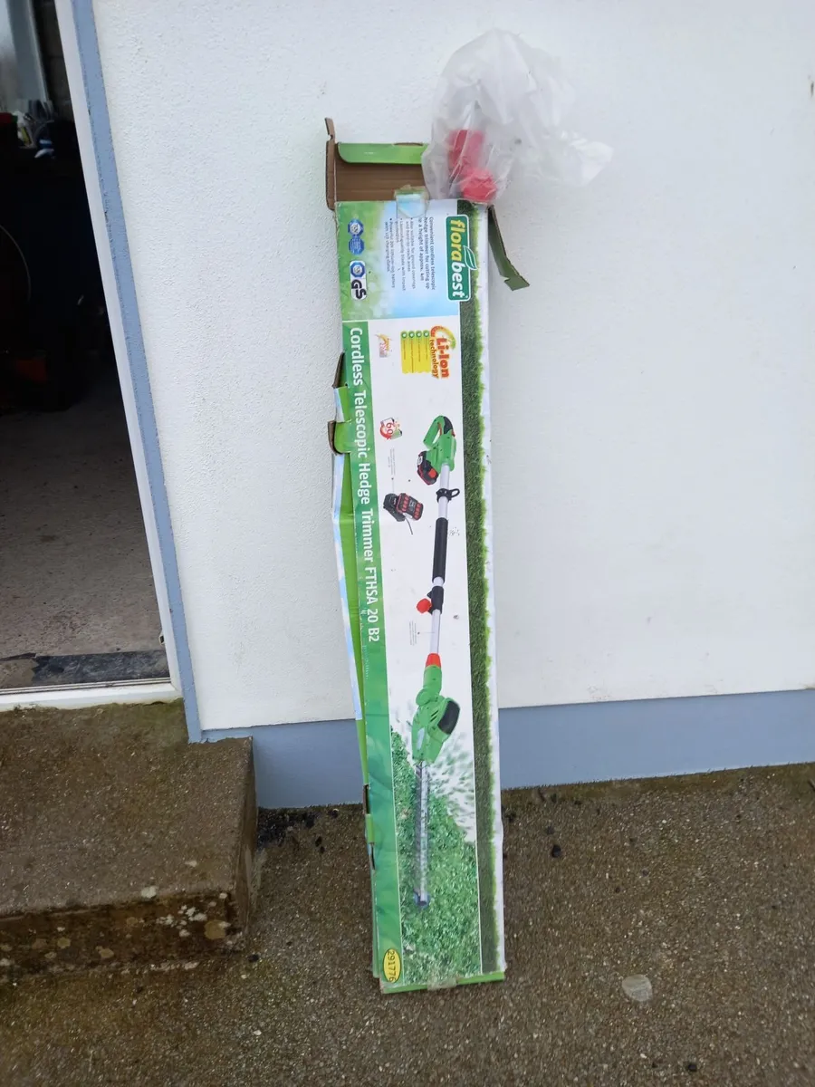 Cordless telescopic  hedge trimmer with new batter